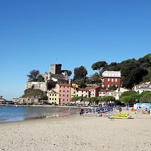 mansard-apart-alba-sea-5-terre-trekking-excursions-relax.hotelitalianriviera.com/
